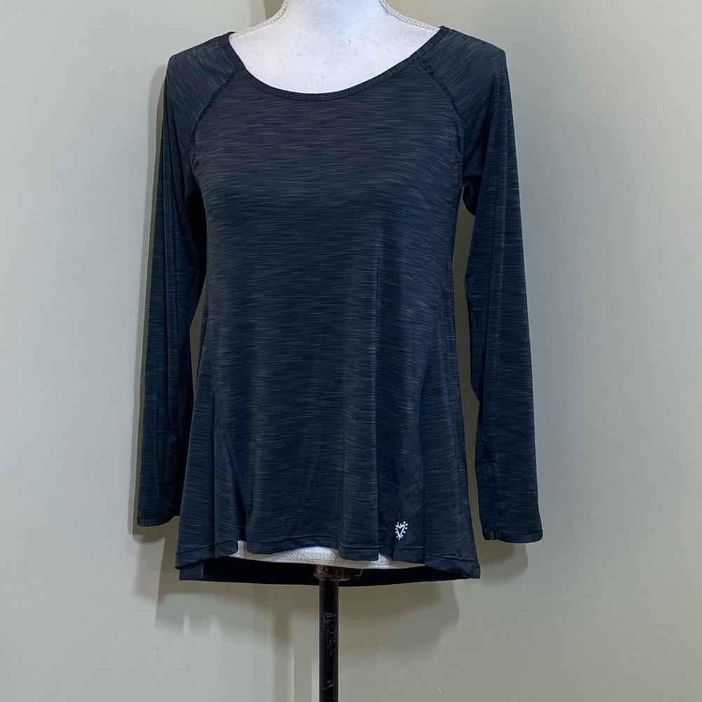 Betsey Johnson  performance spot gray top size Medium